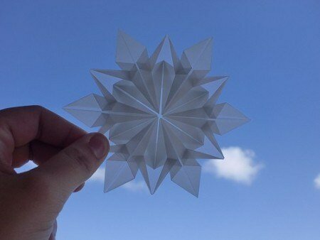 Снежинка оригами из бумаги 