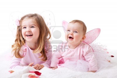 7157267-a-baby-girl-and-her-older-sister-lie-on-the-ground-in-fairy-outfits--horizontal-shot (400x267, 20Kb)