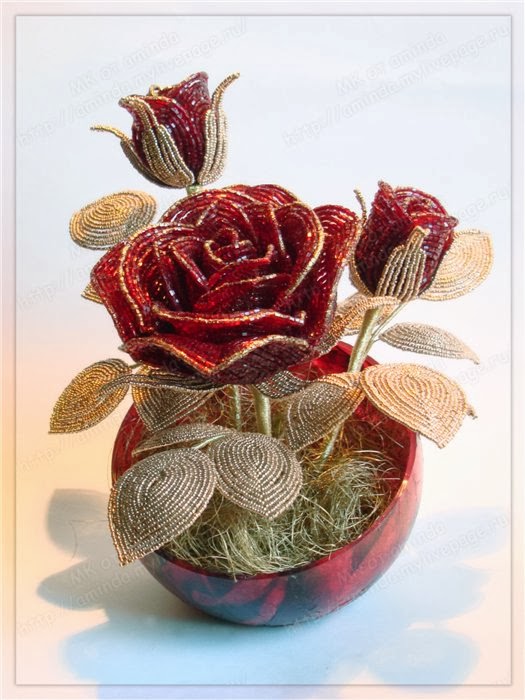 композиция роз из бисера