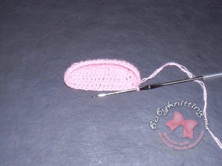 Ползунки на лямочках для новорожденного, связанные крючком