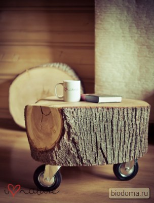 столик на колесиках из деревянной чурки