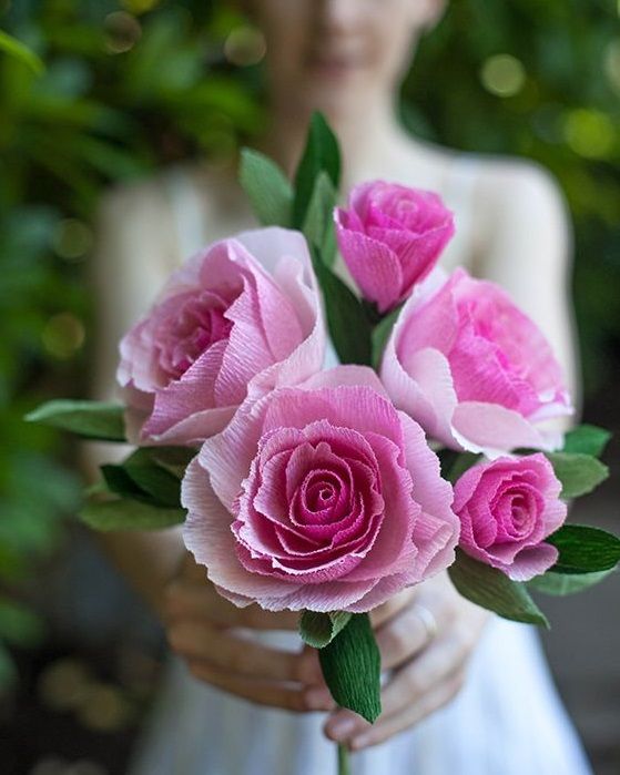 Нежные розы из бумаги в букете невесты 