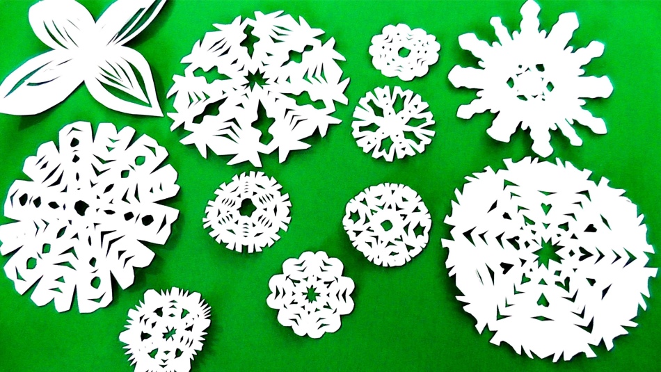 Образцы красивых снежинок из бумаги, выполненных своими руками: фото 1