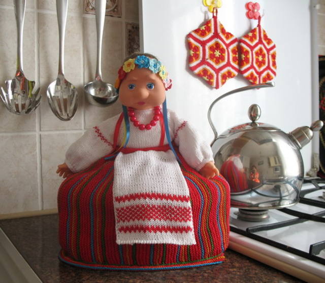 Главная О нас пишут Куклы-грелки для чайников создает дизайнер Анжелика. ко