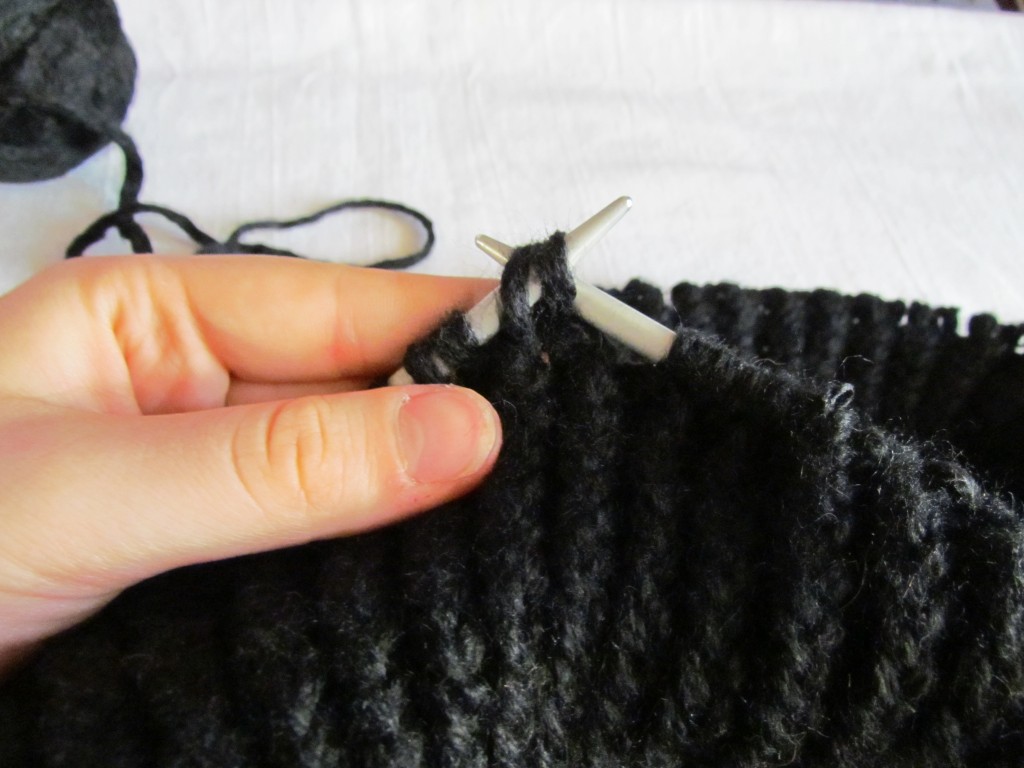 Вязание шарфа-снуда спицами (17)