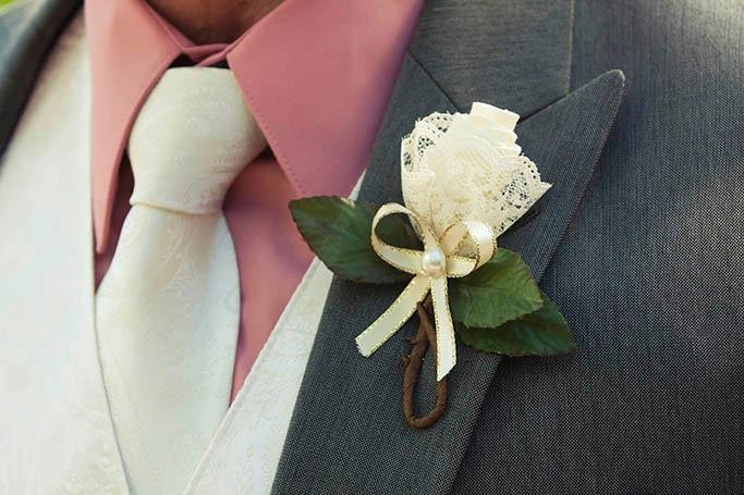 Как сделать свадебную бутоньерку своими руками?