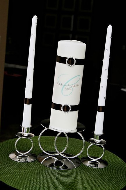 Свечи для передачи семейного очага нужно оформить в стиле свадьбы