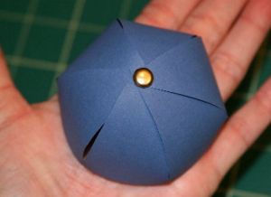 как сделать шапку из бумаги_11