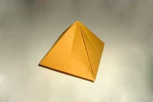 как сделать пирамиду из картона 1