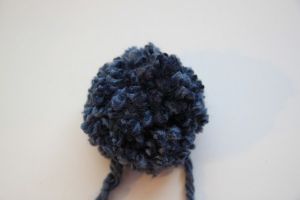 как сделать помпоны из пряжи45