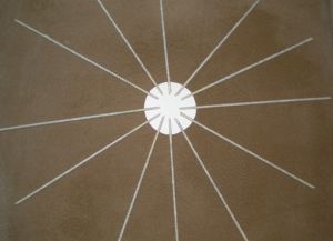 круглая корзина из газетных трубочек 1