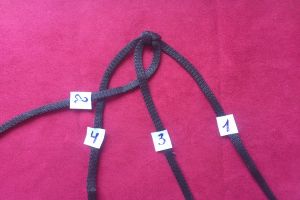 плетение браслетов из шнурков13