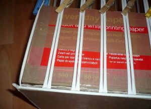 плетение из газет квадратной корзины