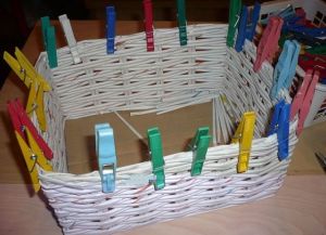 плетение из газет квадратной корзины7