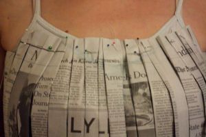 Как сделать платье из газет23