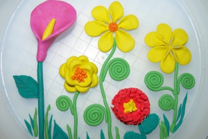 Лепка из пластилина с детьми: цветы