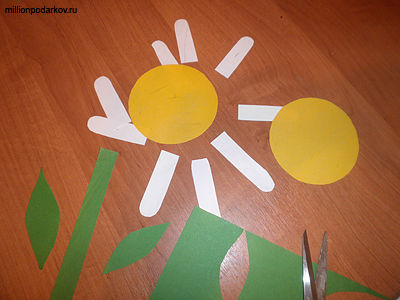 Поделка из бумаги для детей 2 лет «Веселая ромашка»: Делаем заготовки