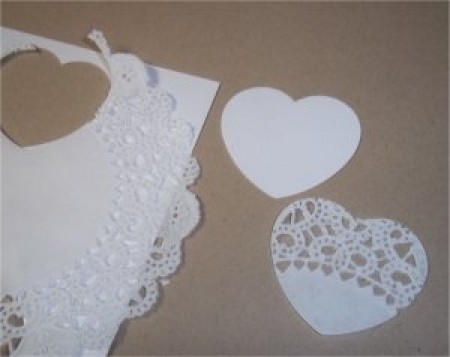 Поделки: Ажурное платье из салфетки для открытки