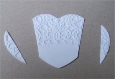 Поделки: Ажурное платье из салфетки для открытки