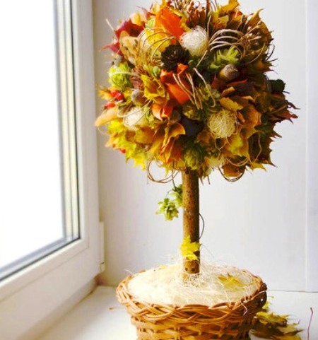 Осенний топиарий - это не только отличный подарок, но и оригинальный предмет декора