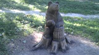 Медведь с бочонком. Bear with a barrel.