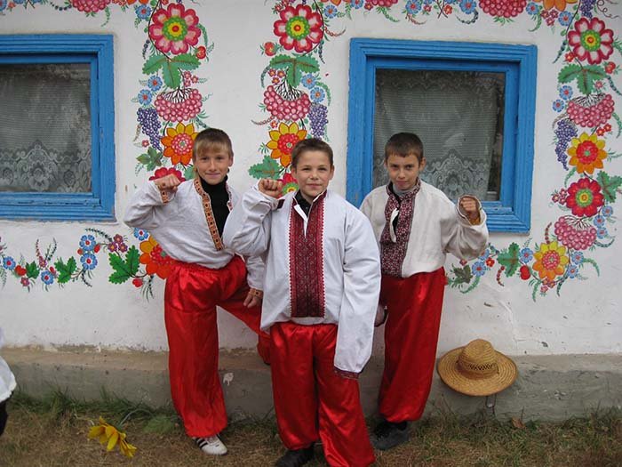 Петриковская роспись в украинском быту