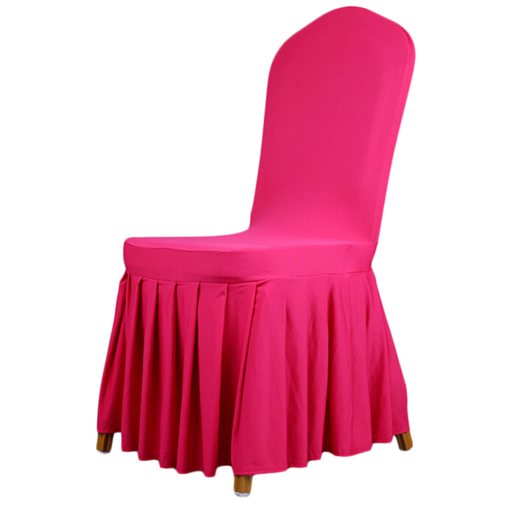 Яркий розовый чехол на стул