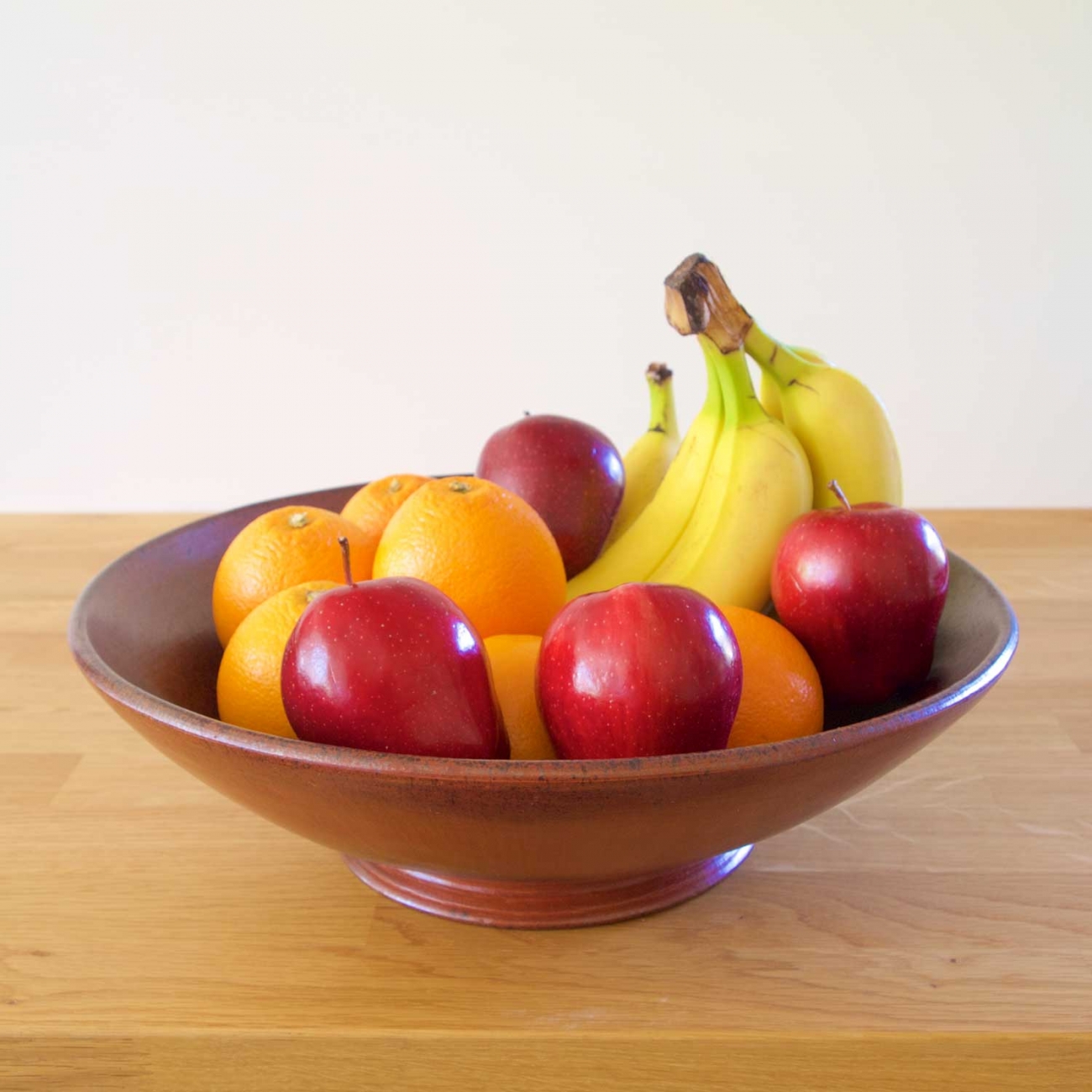 Глиняная ваза для фруктов