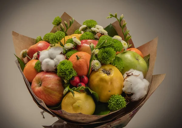 Оригинальный Букет Необычной Съедобных Овощей Фруктов — стоковое фото